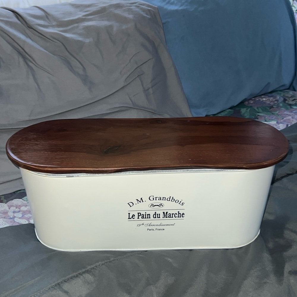 D.M. Grandbois Bread Container - Picture 2 of 3